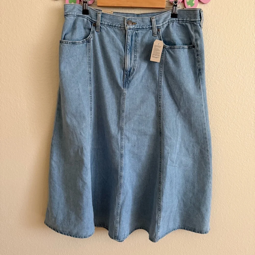Levi’s Casual Light Blue Denim Maxi Skirt Size 34